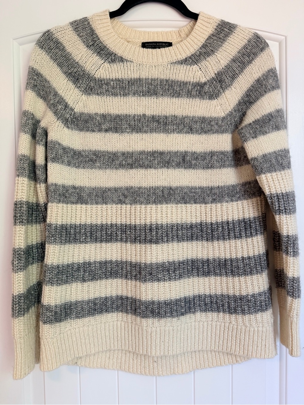Banana Republic Cream & Blue Gray Striped Knit Sweater - Small